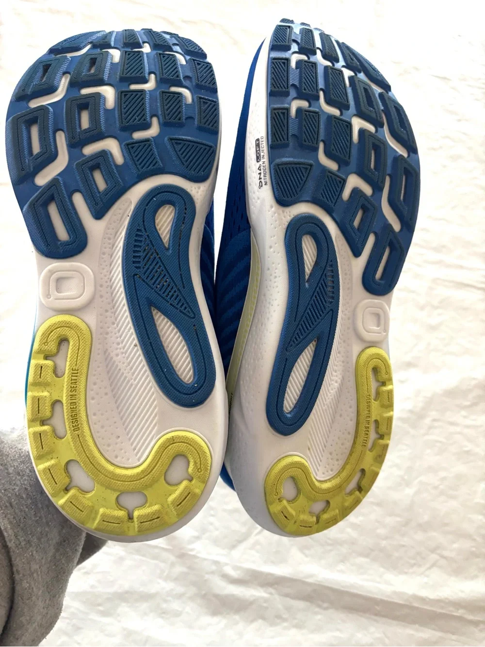 NWOT Brooks Adrenaline Blue Yellow GTS 24 Running Sneakers Shoes SZ 10.5